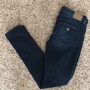 GUESS Women’s Skinny Jeans- size 2